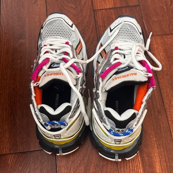 Balenciaga - Picture 5 of 7